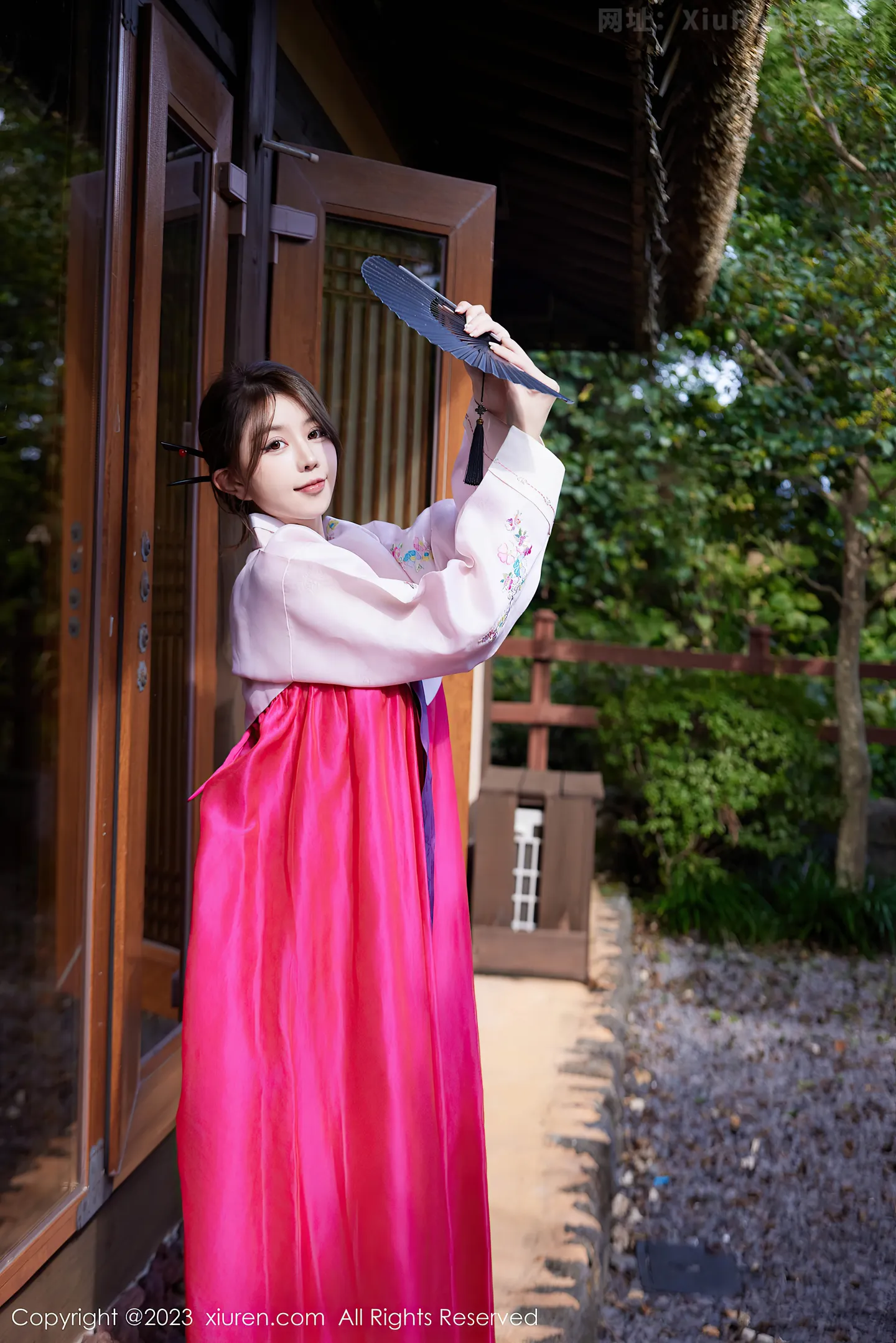 图片[4]-[XiuRen秀人网]VOL.7522 模特tina 甜仔性感红色大长今服饰半脱秀凹凸身材惹火诱惑写真58P-秀人网官方网站